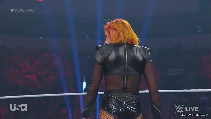WWE_Monday_Night_Raw_2022_06_06_720p_HDTV_x264-NWCHD_mp4_001689021.jpg