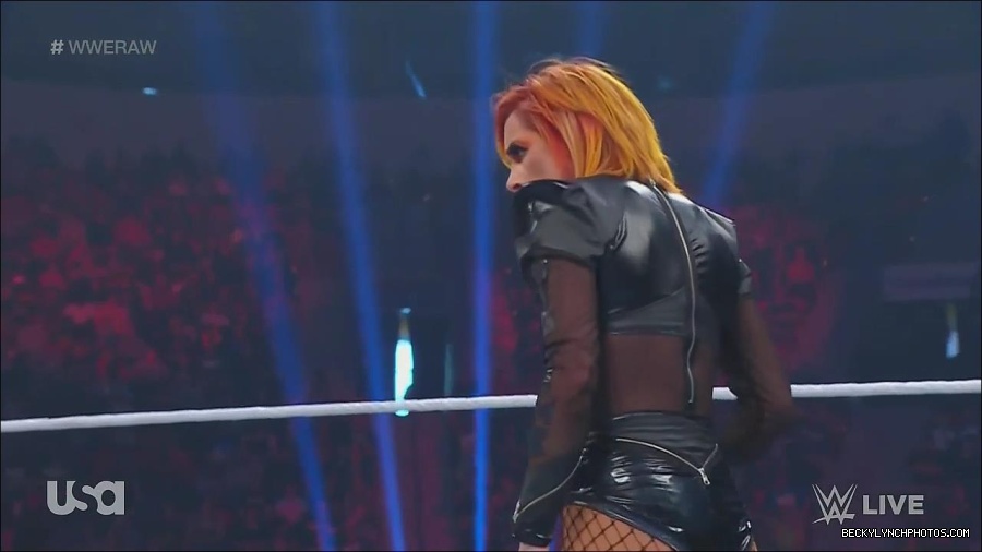 WWE_Monday_Night_Raw_2022_06_06_720p_HDTV_x264-NWCHD_mp4_001689821.jpg
