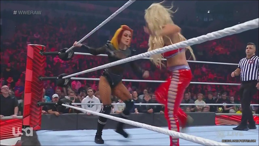WWE_Monday_Night_Raw_2022_06_06_720p_HDTV_x264-NWCHD_mp4_001693025.jpg