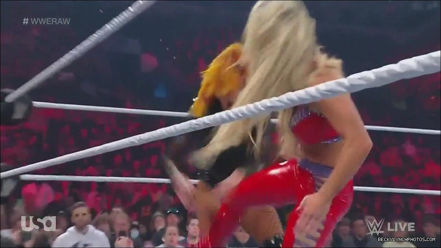 WWE_Monday_Night_Raw_2022_06_06_720p_HDTV_x264-NWCHD_mp4_001693425.jpg