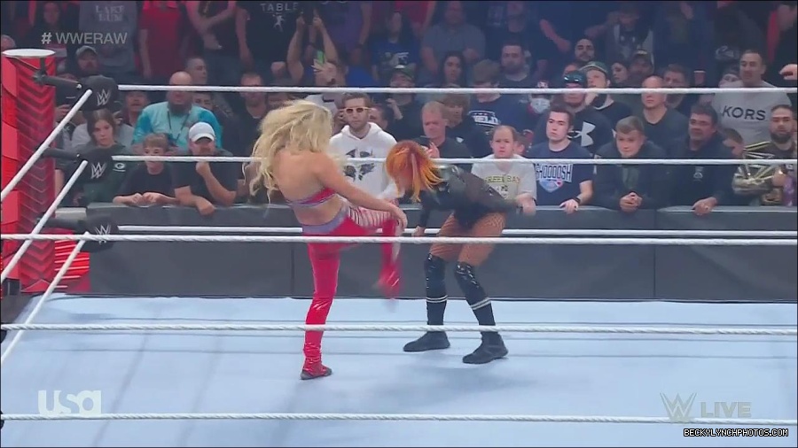 WWE_Monday_Night_Raw_2022_06_06_720p_HDTV_x264-NWCHD_mp4_001694626.jpg