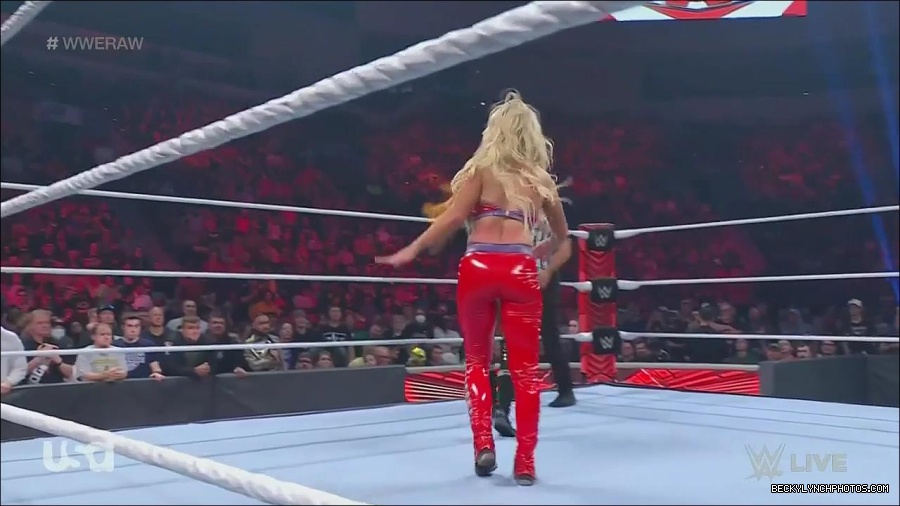 WWE_Monday_Night_Raw_2022_06_06_720p_HDTV_x264-NWCHD_mp4_001695427.jpg