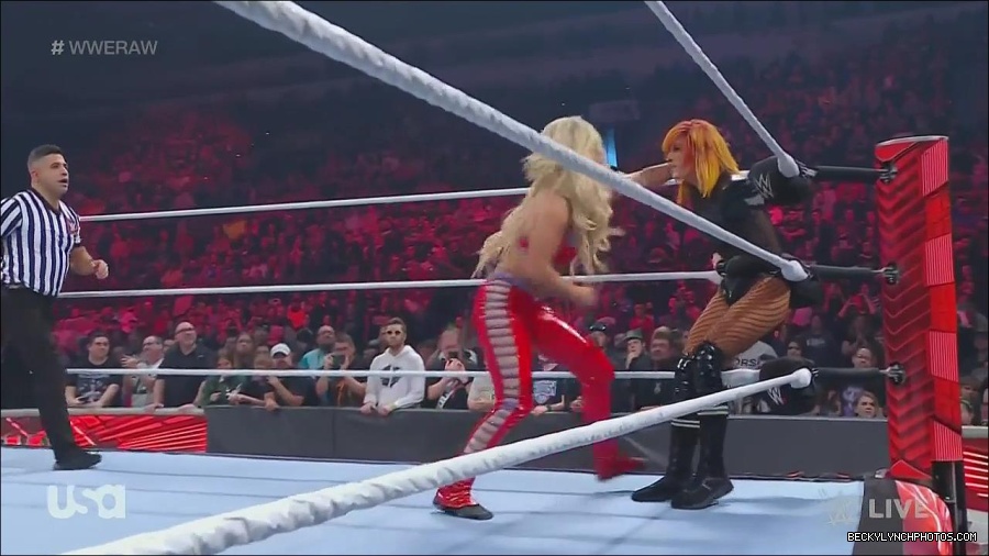 WWE_Monday_Night_Raw_2022_06_06_720p_HDTV_x264-NWCHD_mp4_001699031.jpg