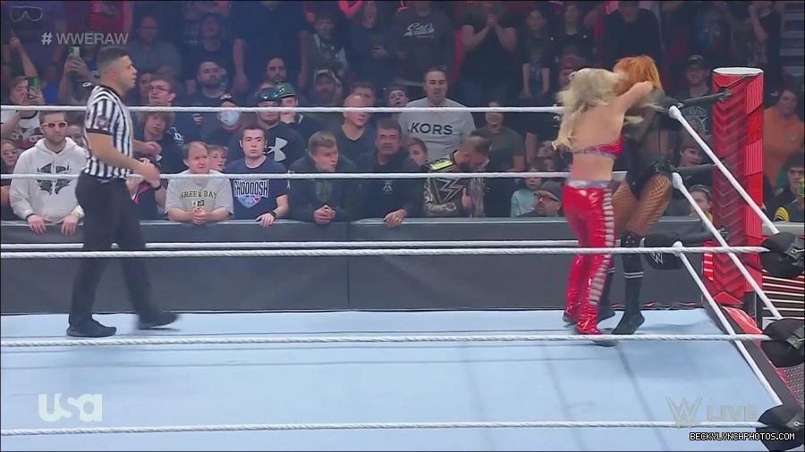 WWE_Monday_Night_Raw_2022_06_06_720p_HDTV_x264-NWCHD_mp4_001699431.jpg