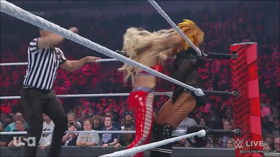 WWE_Monday_Night_Raw_2022_06_06_720p_HDTV_x264-NWCHD_mp4_001700632.jpg