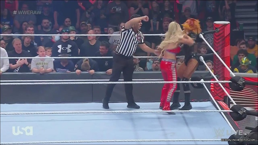 WWE_Monday_Night_Raw_2022_06_06_720p_HDTV_x264-NWCHD_mp4_001701433.jpg