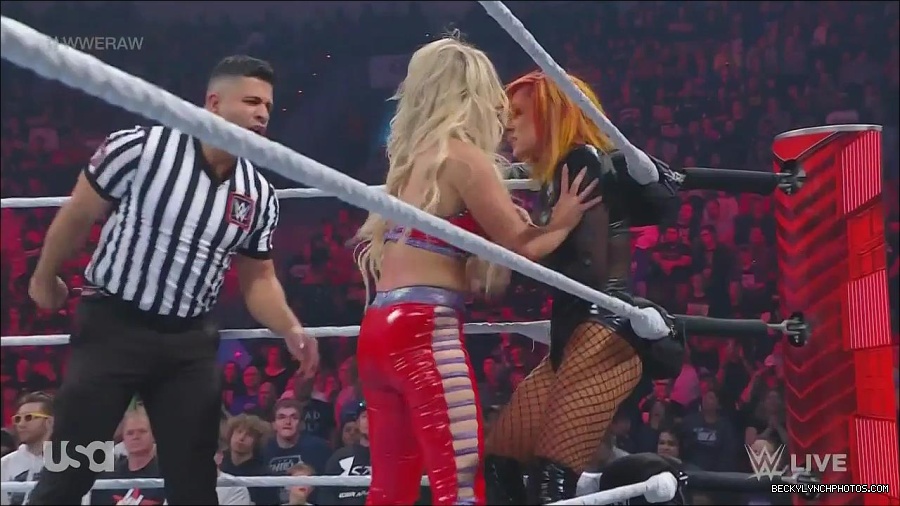 WWE_Monday_Night_Raw_2022_06_06_720p_HDTV_x264-NWCHD_mp4_001701833.jpg