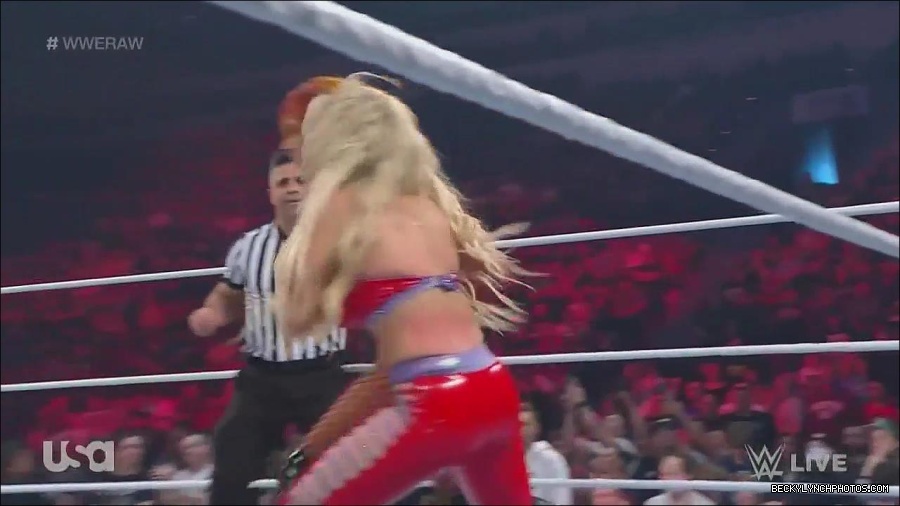 WWE_Monday_Night_Raw_2022_06_06_720p_HDTV_x264-NWCHD_mp4_001703435.jpg