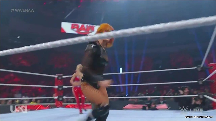 WWE_Monday_Night_Raw_2022_06_06_720p_HDTV_x264-NWCHD_mp4_001704236.jpg