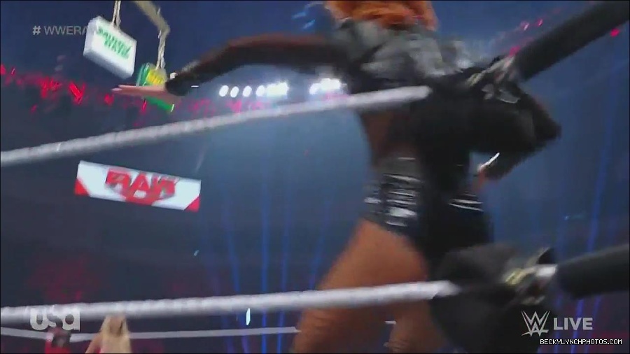 WWE_Monday_Night_Raw_2022_06_06_720p_HDTV_x264-NWCHD_mp4_001704636.jpg