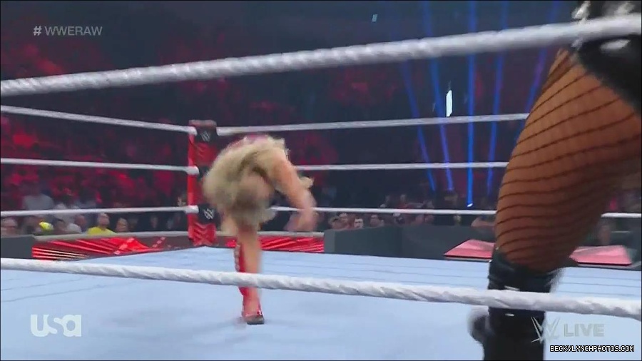 WWE_Monday_Night_Raw_2022_06_06_720p_HDTV_x264-NWCHD_mp4_001706238.jpg
