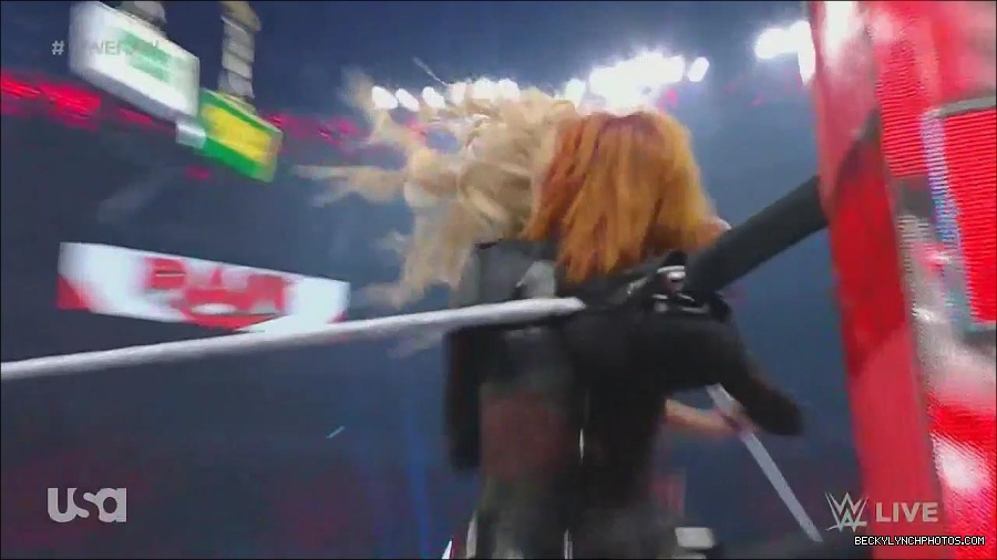 WWE_Monday_Night_Raw_2022_06_06_720p_HDTV_x264-NWCHD_mp4_001707439.jpg