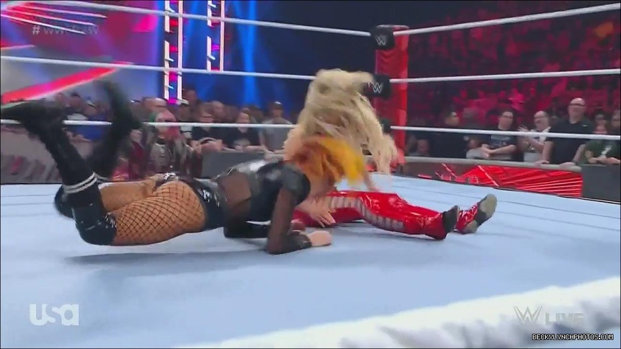 WWE_Monday_Night_Raw_2022_06_06_720p_HDTV_x264-NWCHD_mp4_001710242.jpg