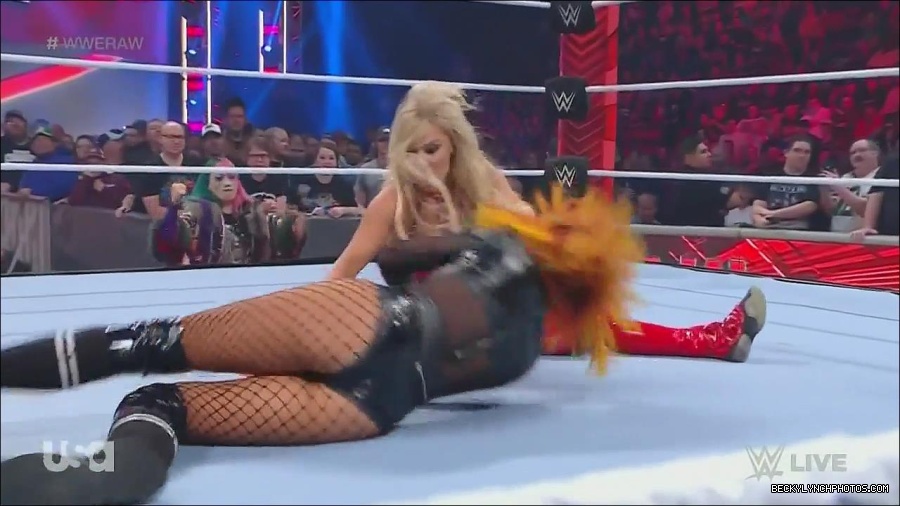 WWE_Monday_Night_Raw_2022_06_06_720p_HDTV_x264-NWCHD_mp4_001710642.jpg