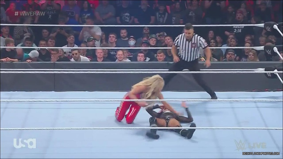 WWE_Monday_Night_Raw_2022_06_06_720p_HDTV_x264-NWCHD_mp4_001711443.jpg