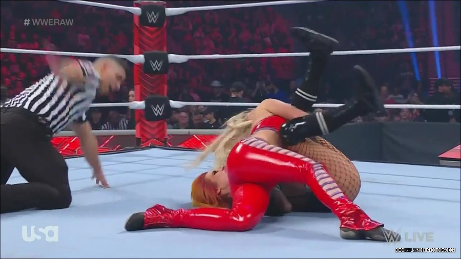 WWE_Monday_Night_Raw_2022_06_06_720p_HDTV_x264-NWCHD_mp4_001712644.jpg