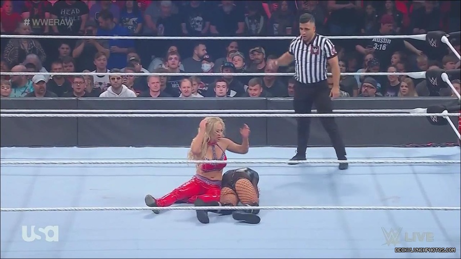 WWE_Monday_Night_Raw_2022_06_06_720p_HDTV_x264-NWCHD_mp4_001715847.jpg