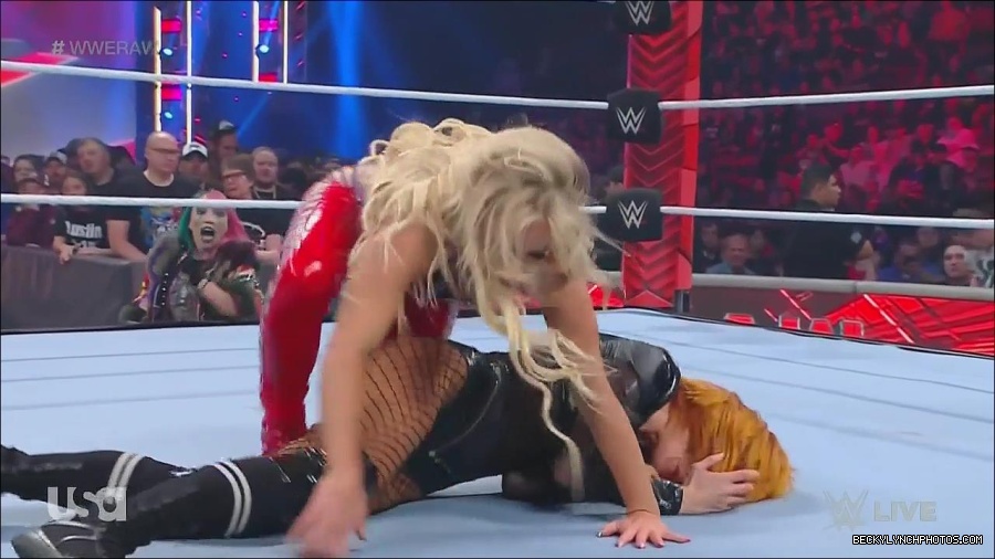 WWE_Monday_Night_Raw_2022_06_06_720p_HDTV_x264-NWCHD_mp4_001717049.jpg