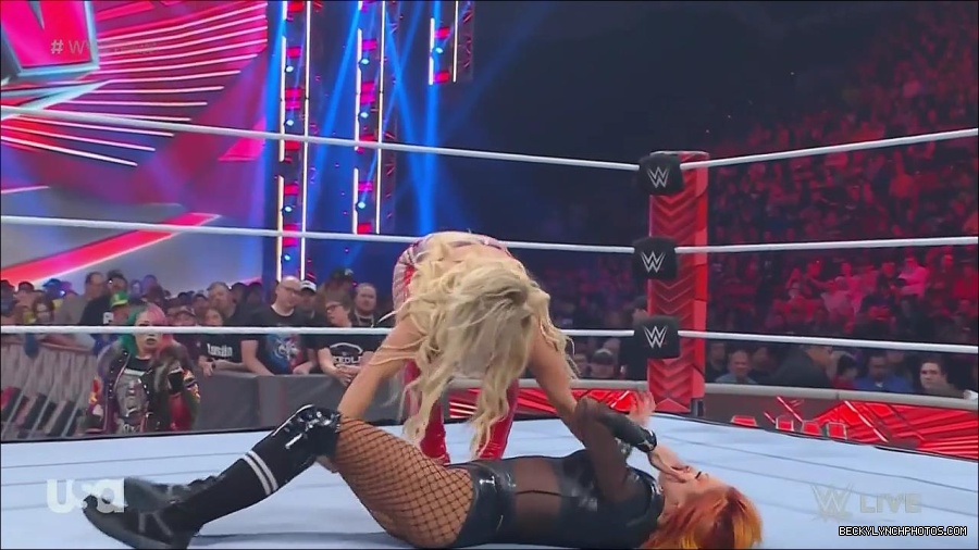 WWE_Monday_Night_Raw_2022_06_06_720p_HDTV_x264-NWCHD_mp4_001718650.jpg