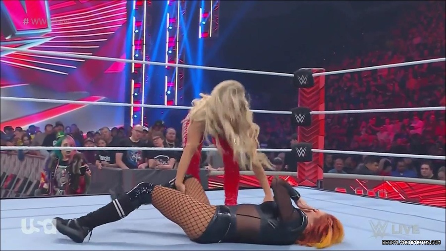 WWE_Monday_Night_Raw_2022_06_06_720p_HDTV_x264-NWCHD_mp4_001719051.jpg