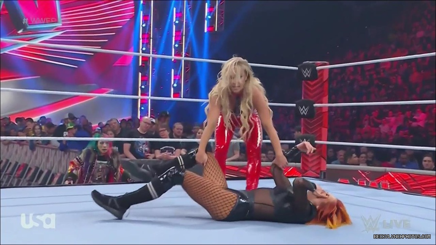 WWE_Monday_Night_Raw_2022_06_06_720p_HDTV_x264-NWCHD_mp4_001719851.jpg
