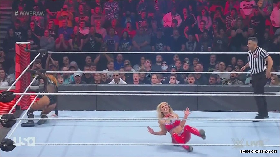 WWE_Monday_Night_Raw_2022_06_06_720p_HDTV_x264-NWCHD_mp4_001732264.jpg