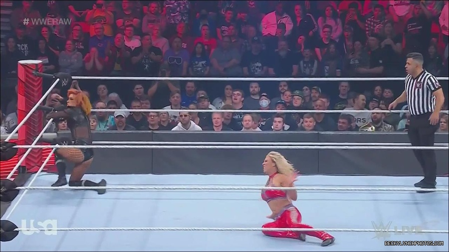 WWE_Monday_Night_Raw_2022_06_06_720p_HDTV_x264-NWCHD_mp4_001732664.jpg