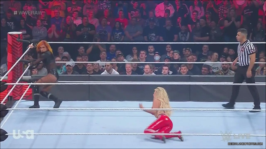 WWE_Monday_Night_Raw_2022_06_06_720p_HDTV_x264-NWCHD_mp4_001733065.jpg