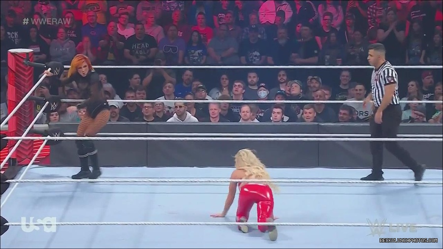 WWE_Monday_Night_Raw_2022_06_06_720p_HDTV_x264-NWCHD_mp4_001733465.jpg