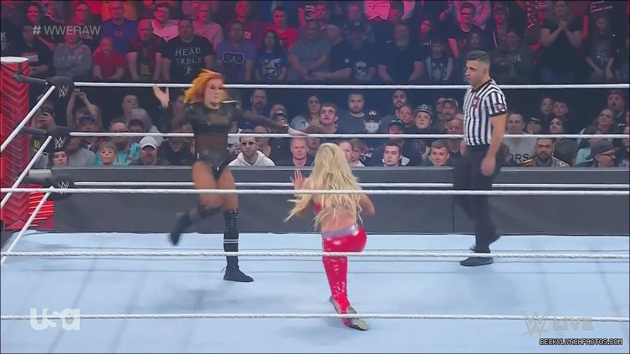 WWE_Monday_Night_Raw_2022_06_06_720p_HDTV_x264-NWCHD_mp4_001734266.jpg