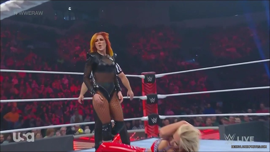 WWE_Monday_Night_Raw_2022_06_06_720p_HDTV_x264-NWCHD_mp4_001737469.jpg