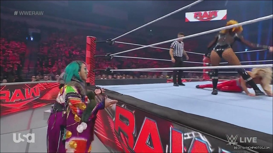 WWE_Monday_Night_Raw_2022_06_06_720p_HDTV_x264-NWCHD_mp4_001741073.jpg