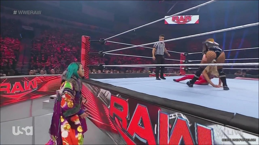 WWE_Monday_Night_Raw_2022_06_06_720p_HDTV_x264-NWCHD_mp4_001741473.jpg
