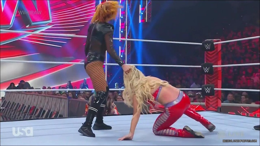 WWE_Monday_Night_Raw_2022_06_06_720p_HDTV_x264-NWCHD_mp4_001741873.jpg