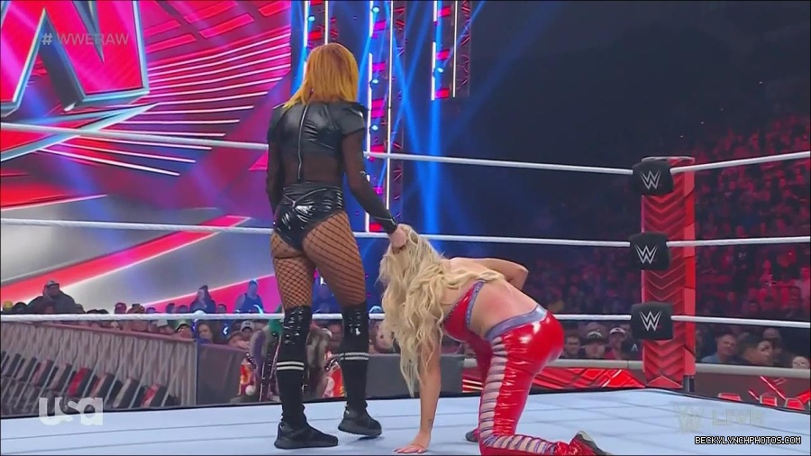 WWE_Monday_Night_Raw_2022_06_06_720p_HDTV_x264-NWCHD_mp4_001742674.jpg