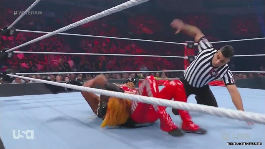 WWE_Monday_Night_Raw_2022_06_06_720p_HDTV_x264-NWCHD_mp4_001747079.jpg