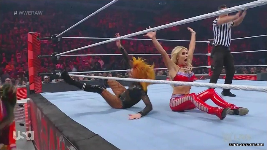 WWE_Monday_Night_Raw_2022_06_06_720p_HDTV_x264-NWCHD_mp4_001750282.jpg