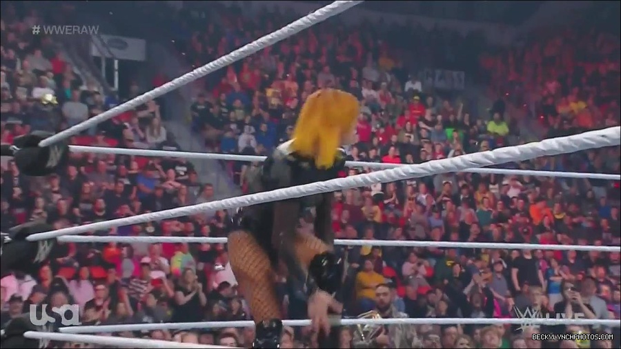 WWE_Monday_Night_Raw_2022_06_06_720p_HDTV_x264-NWCHD_mp4_001755087.jpg