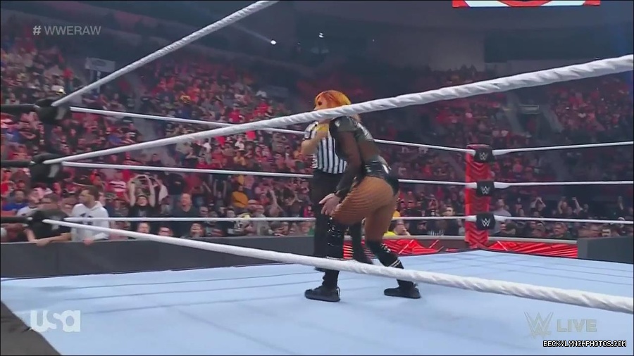 WWE_Monday_Night_Raw_2022_06_06_720p_HDTV_x264-NWCHD_mp4_001763895.jpg
