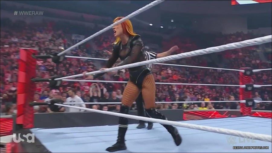 WWE_Monday_Night_Raw_2022_06_06_720p_HDTV_x264-NWCHD_mp4_001765097.jpg