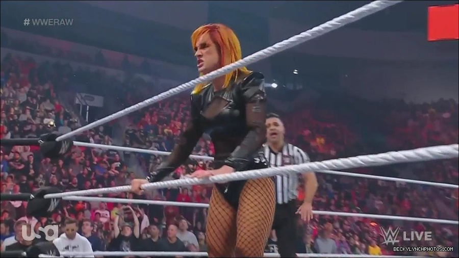 WWE_Monday_Night_Raw_2022_06_06_720p_HDTV_x264-NWCHD_mp4_001767899.jpg
