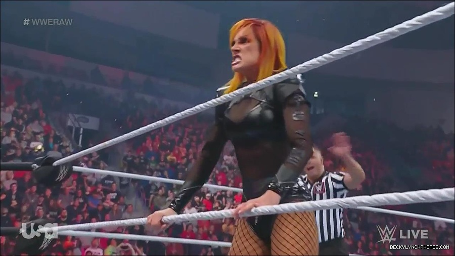 WWE_Monday_Night_Raw_2022_06_06_720p_HDTV_x264-NWCHD_mp4_001768300.jpg