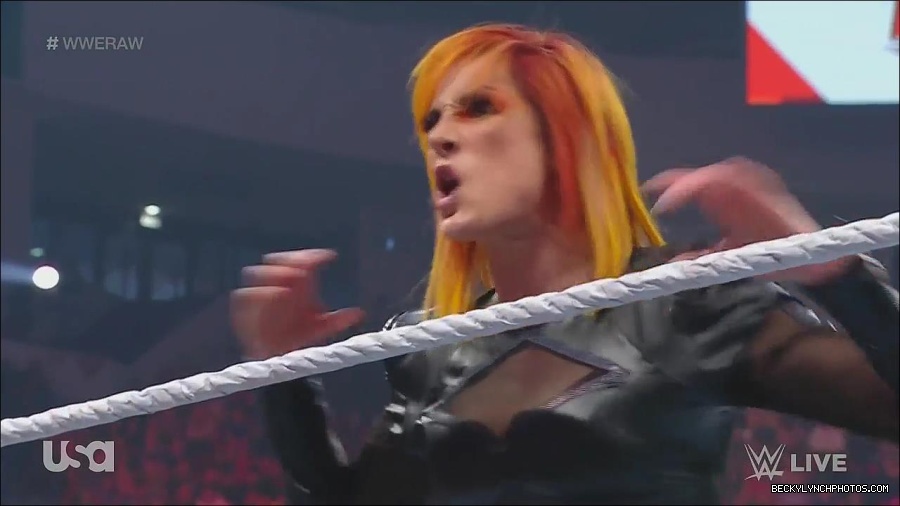 WWE_Monday_Night_Raw_2022_06_06_720p_HDTV_x264-NWCHD_mp4_001771103.jpg