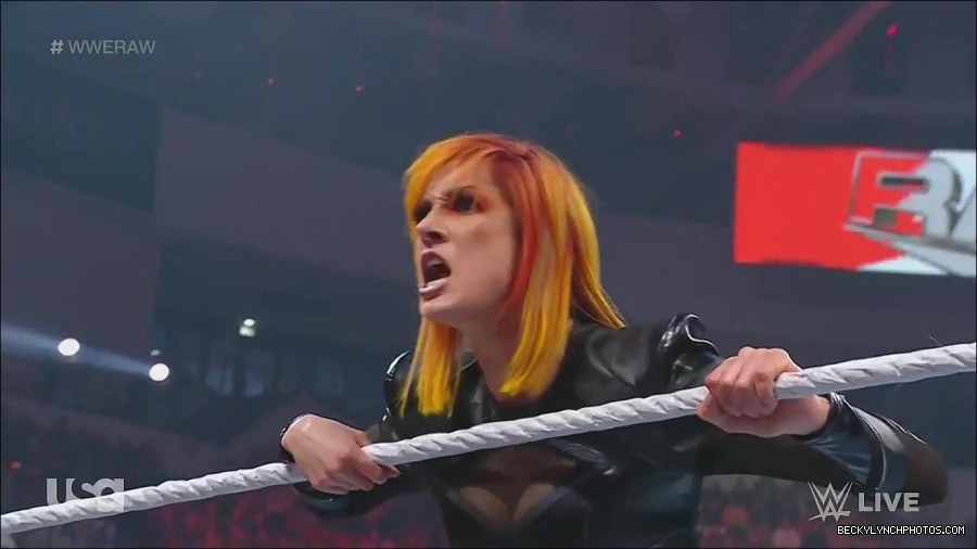 WWE_Monday_Night_Raw_2022_06_06_720p_HDTV_x264-NWCHD_mp4_001773105.jpg