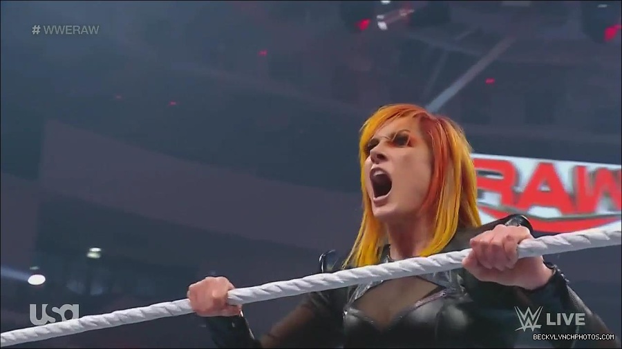 WWE_Monday_Night_Raw_2022_06_06_720p_HDTV_x264-NWCHD_mp4_001773505.jpg