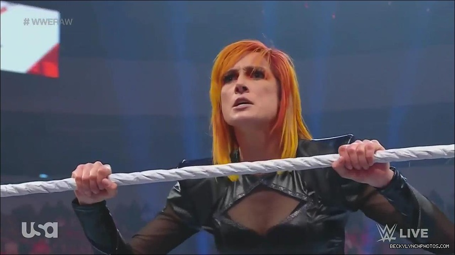 WWE_Monday_Night_Raw_2022_06_06_720p_HDTV_x264-NWCHD_mp4_001776708.jpg