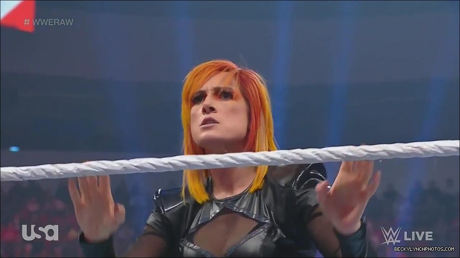 WWE_Monday_Night_Raw_2022_06_06_720p_HDTV_x264-NWCHD_mp4_001777509.jpg