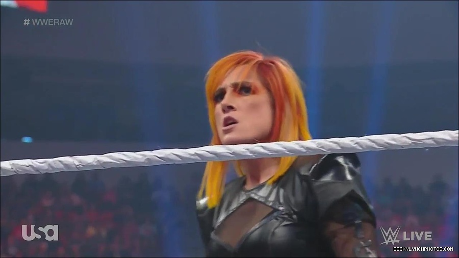 WWE_Monday_Night_Raw_2022_06_06_720p_HDTV_x264-NWCHD_mp4_001777909.jpg