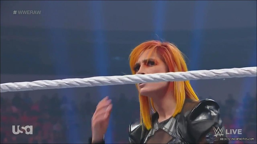 WWE_Monday_Night_Raw_2022_06_06_720p_HDTV_x264-NWCHD_mp4_001778310.jpg