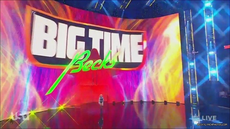 WWE_Monday_Night_Raw_2022_06_13_720p_HDTV_x264-NWCHD_mp4_001980180.jpg